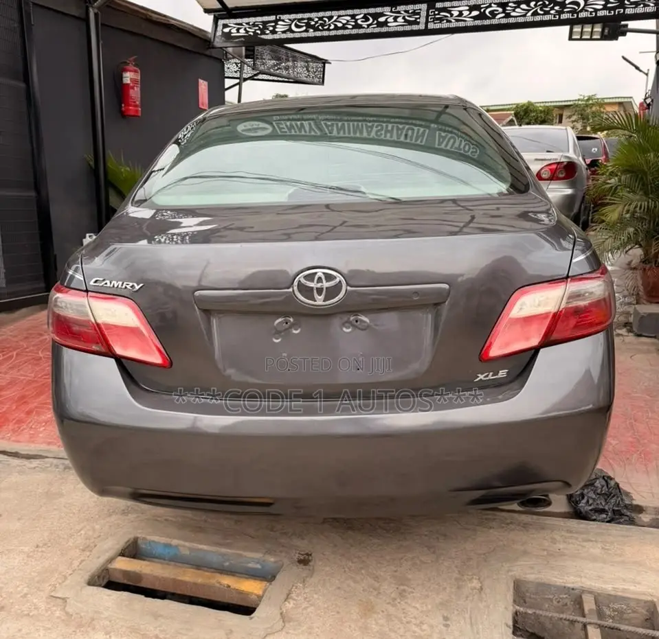 Toyota Camry Base 4dr Sedan (2.4L 4cyl 5M) 2009 Gray