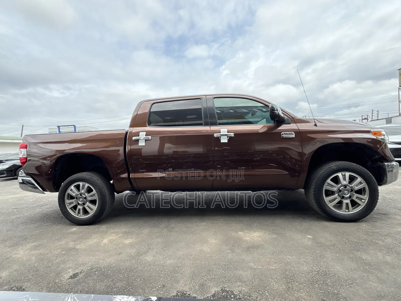 Toyota Tundra Limited 4dr Double Cab 4WD SB (5.7L 8cyl 6A) 2014 Brown