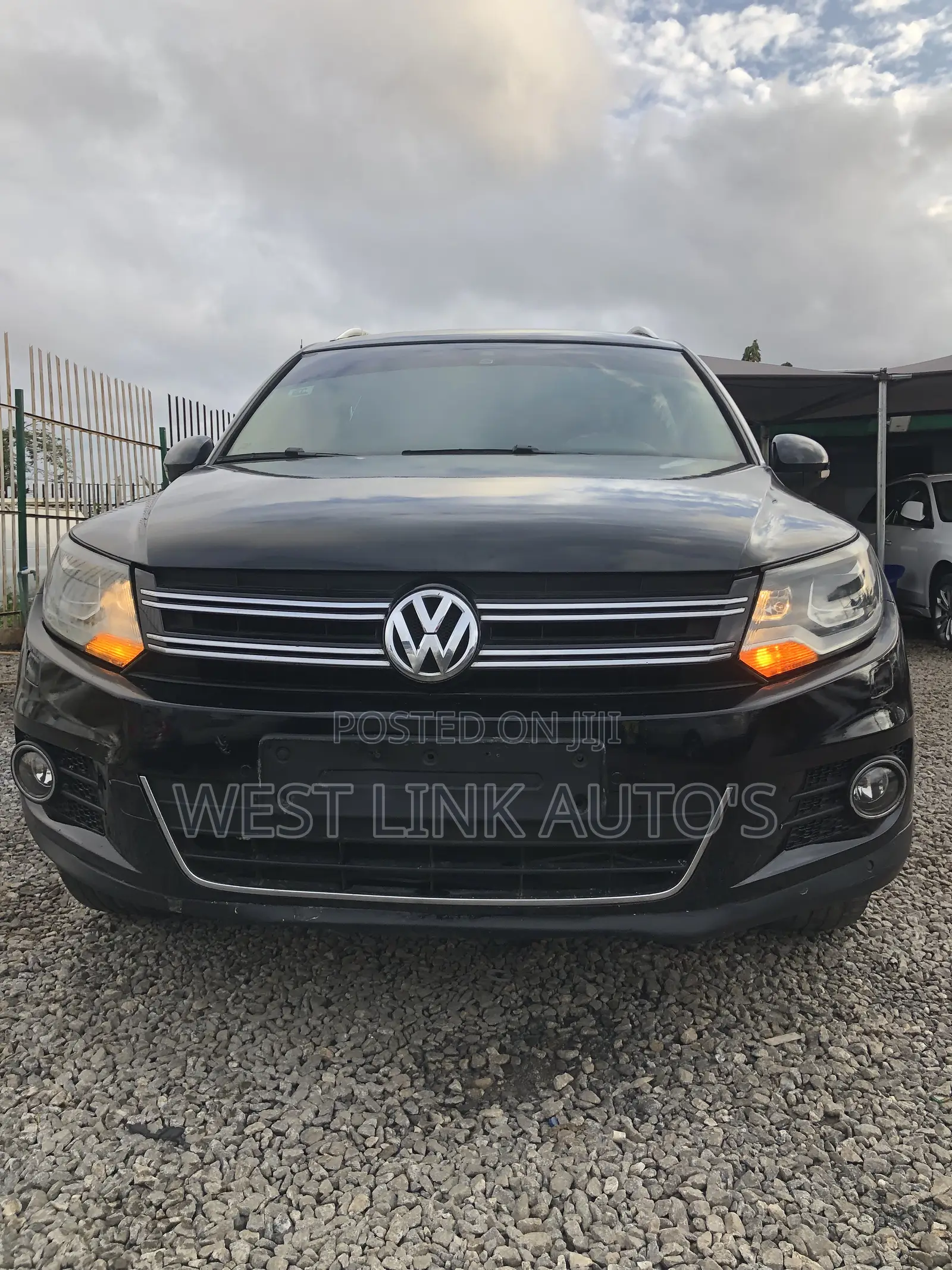 Volkswagen Tiguan S with Sunroof 2013 Black