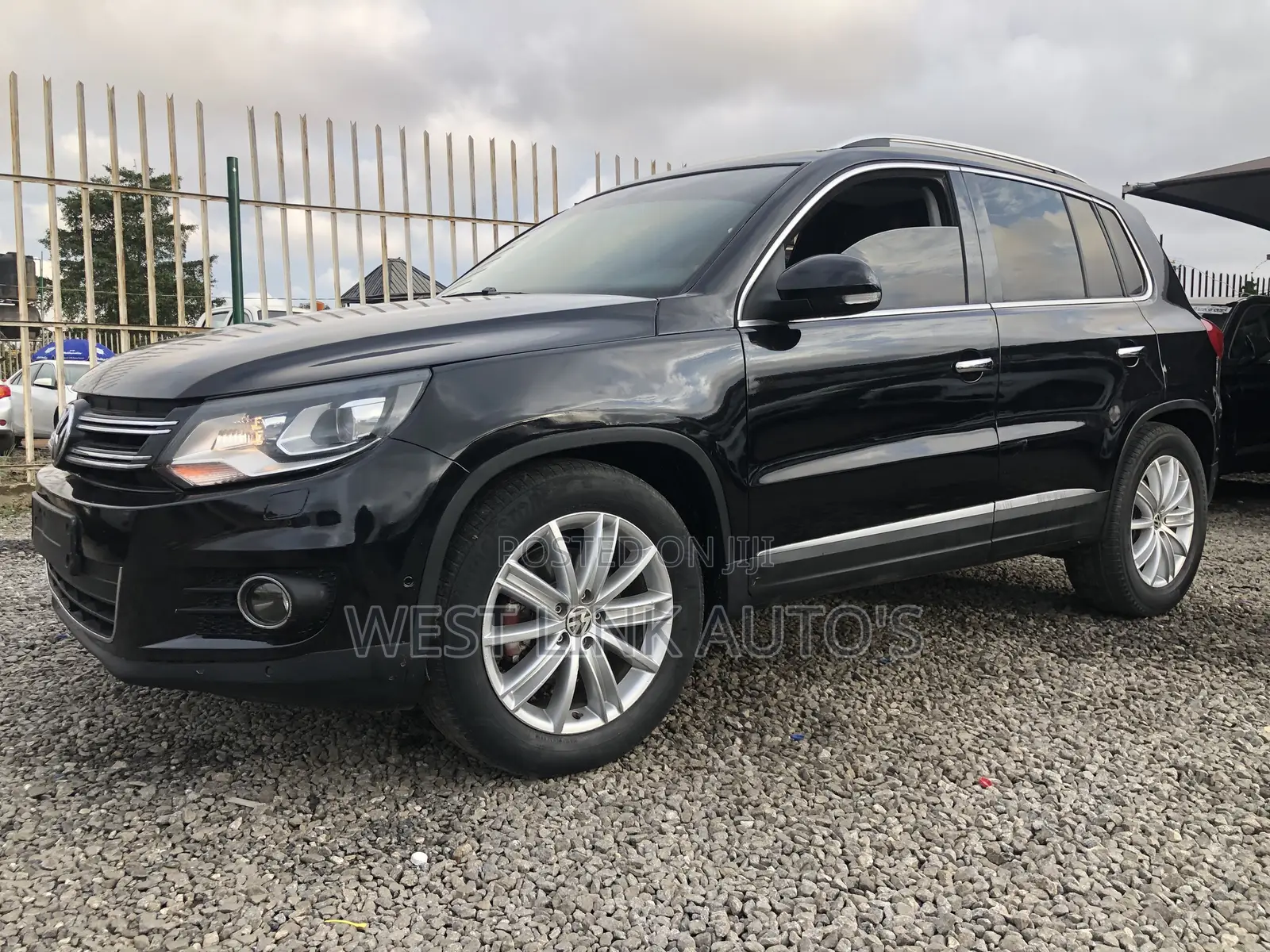 Volkswagen Tiguan S with Sunroof 2013 Black