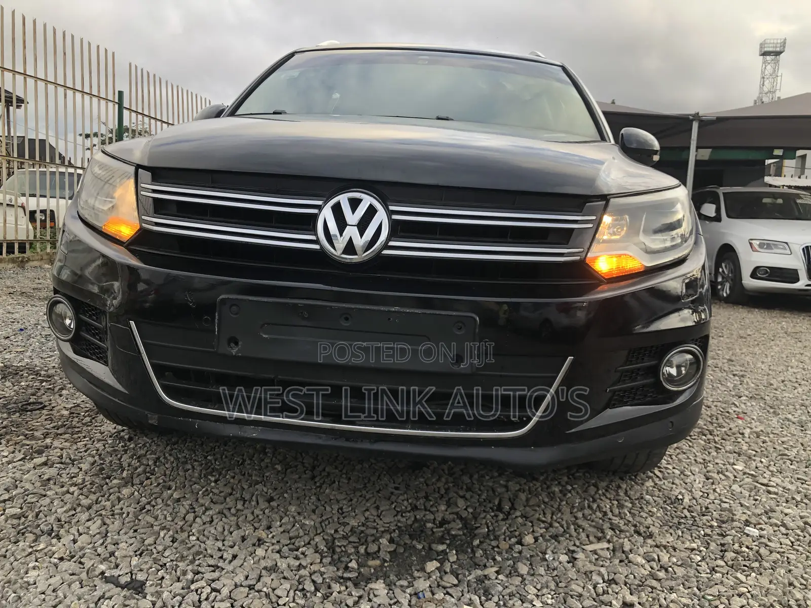 Volkswagen Tiguan S with Sunroof 2013 Black