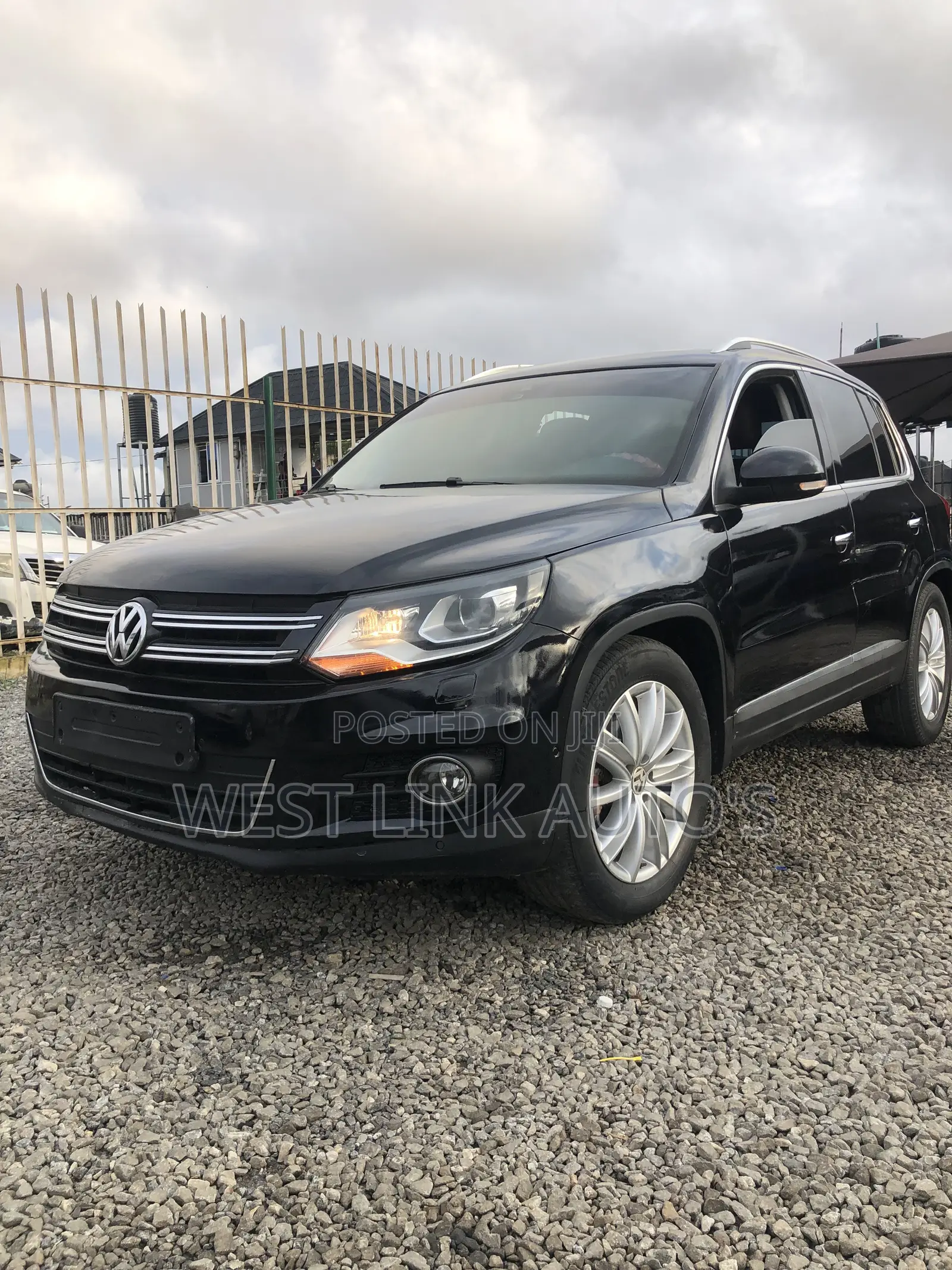 Volkswagen Tiguan S with Sunroof 2013 Black