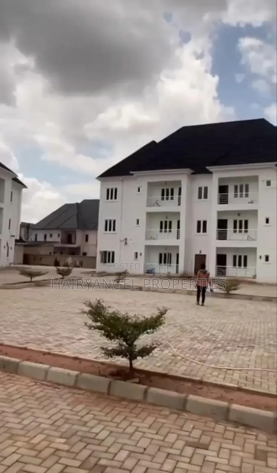 3bdrm Block of Flats in Oshimili North for sale