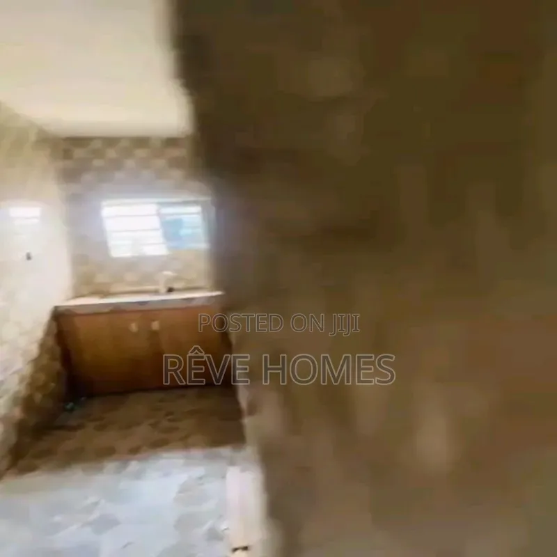 Mini Flat in Lawanson for rent