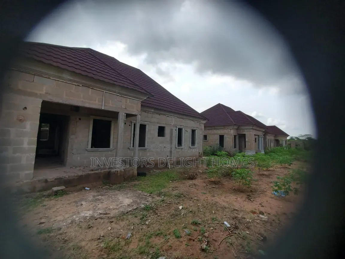 3bdrm Bungalow in Oshimili North for sale