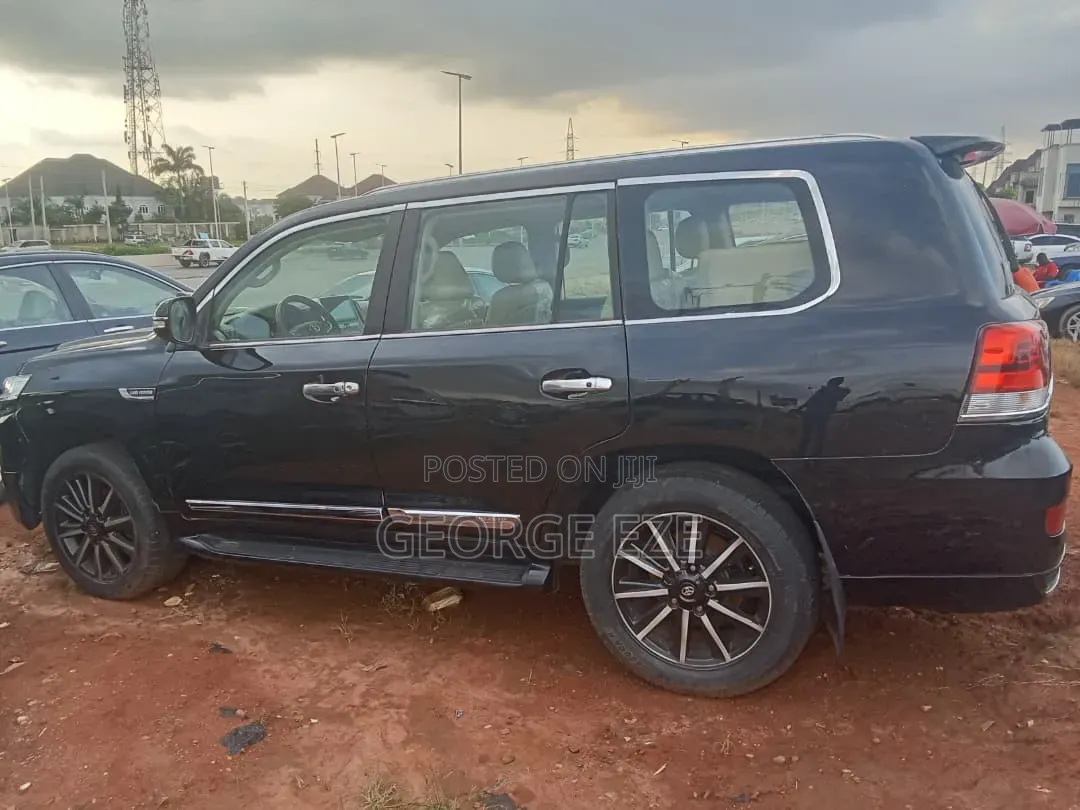 Toyota Land Cruiser 2010 Black