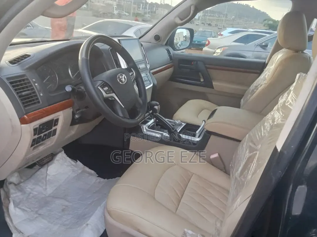 Toyota Land Cruiser 2010 Black