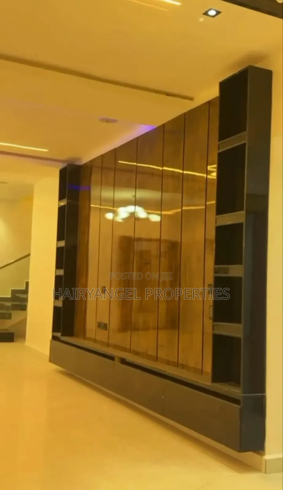 5bdrm Duplex in Oshimili North for sale