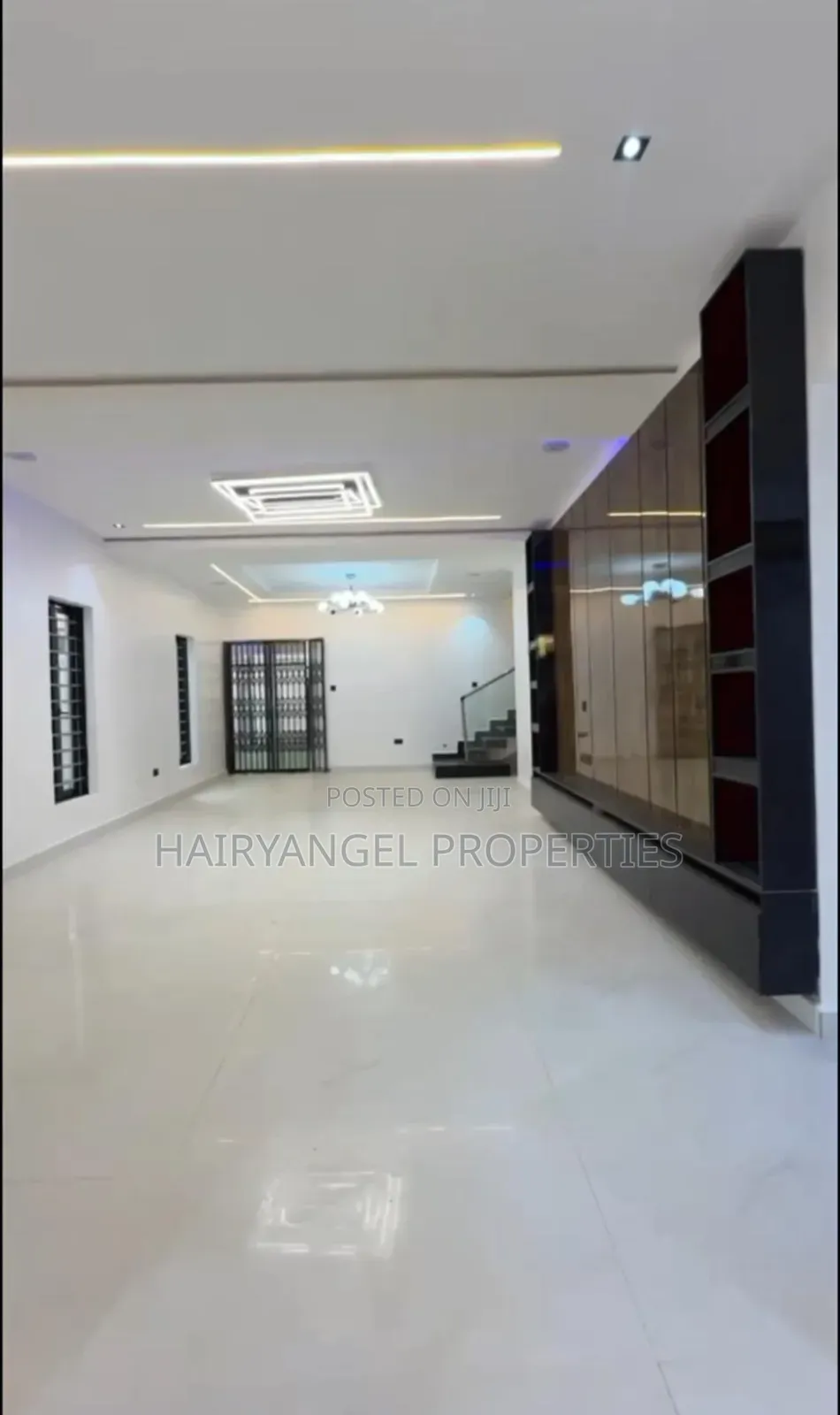 5bdrm Duplex in Oshimili North for sale