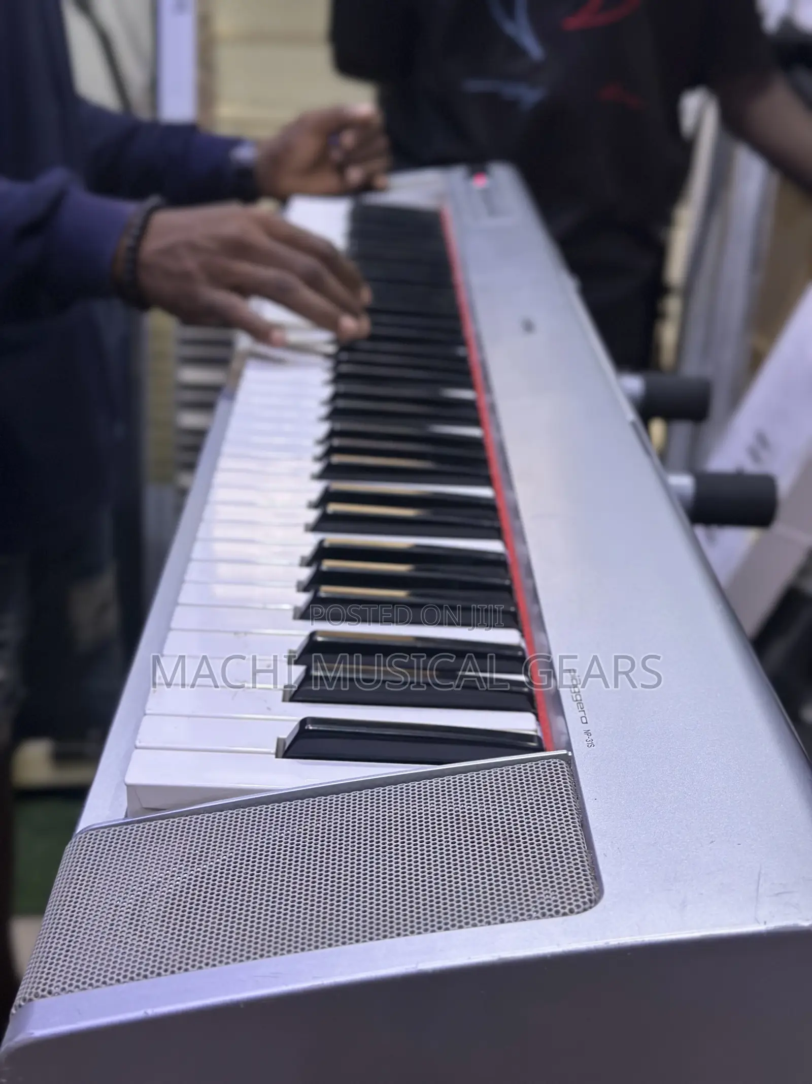 Yamaha Np12s Piano