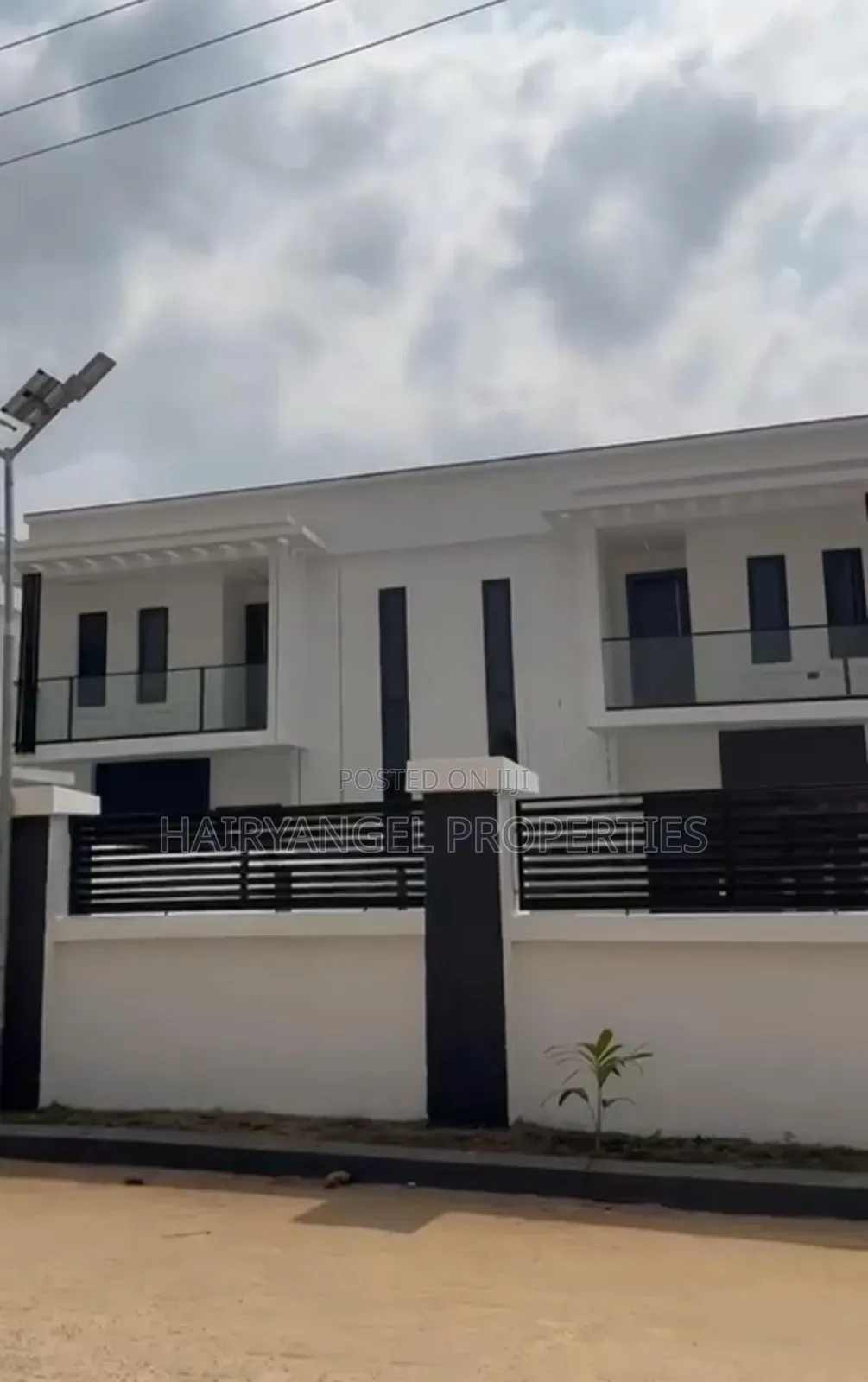4bdrm Duplex in Oshimili North for sale