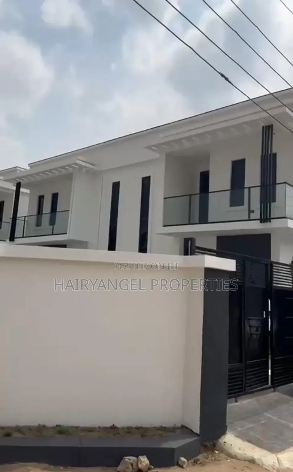 4bdrm Duplex in Oshimili North for sale