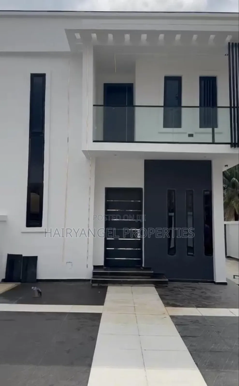 4bdrm Duplex in Oshimili North for sale