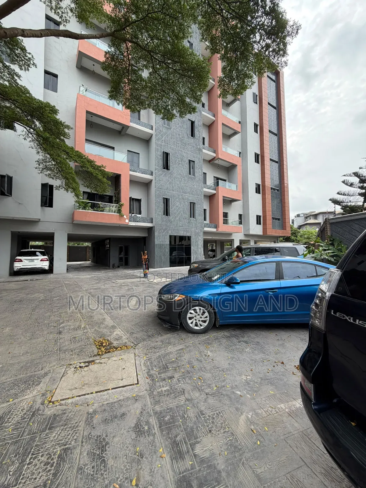 3bdrm Apartment in Ademola Adetokunbo for rent