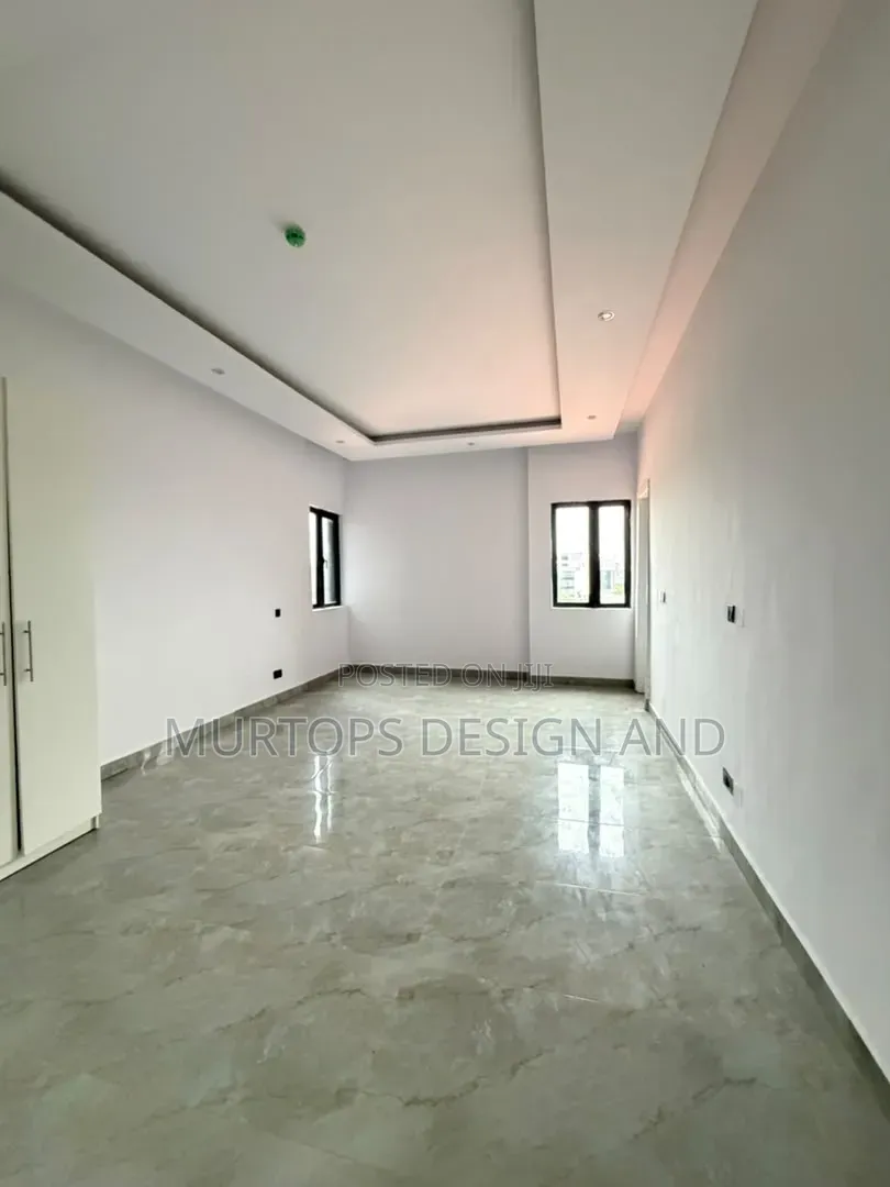 3bdrm Apartment in Ademola Adetokunbo for rent