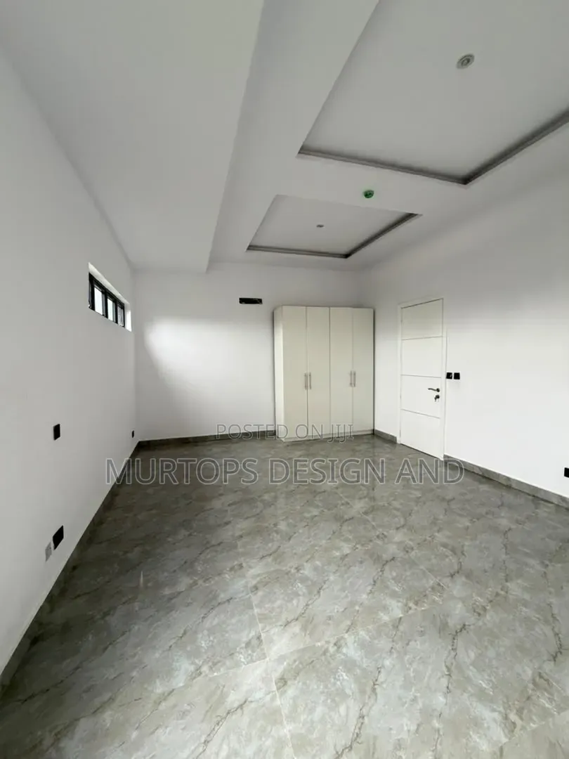 3bdrm Apartment in Ademola Adetokunbo for rent