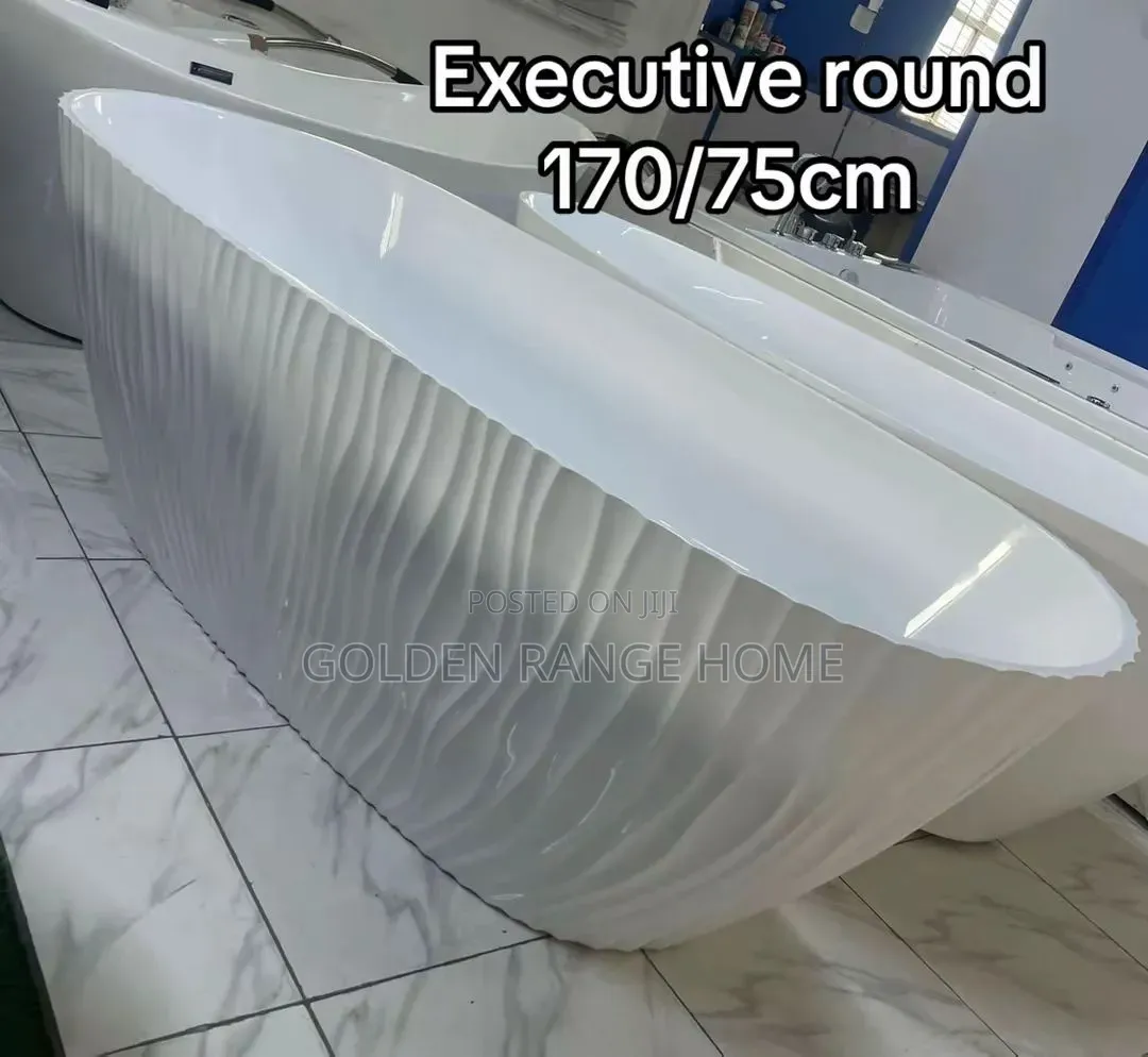 Executive Round Shape Acrylic Bathtub