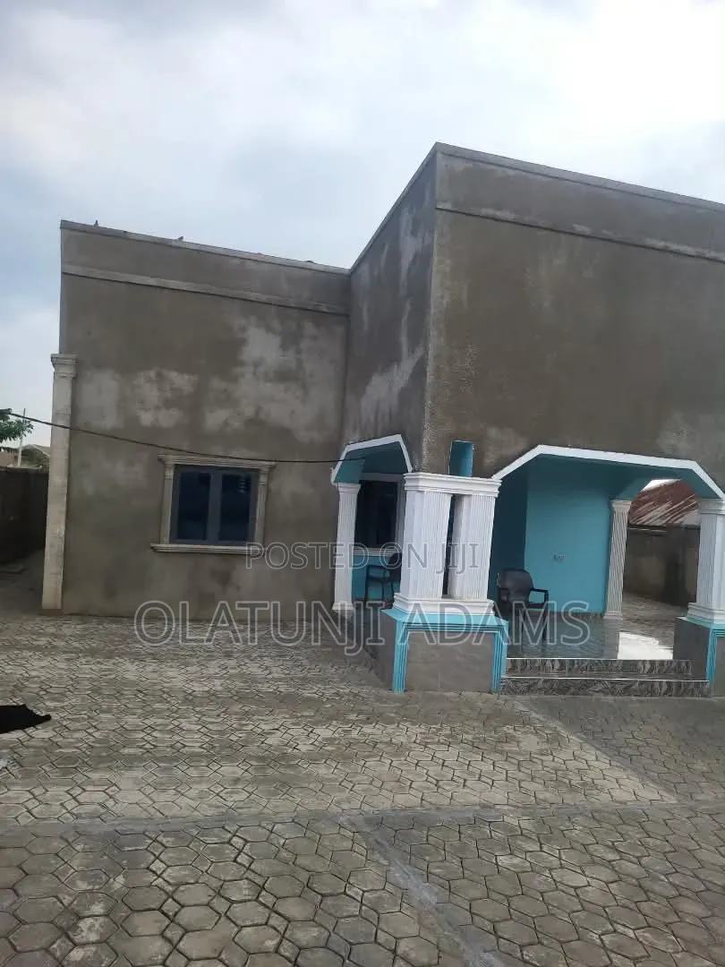 3bdrm Bungalow in Ayekale, Osogbo for sale