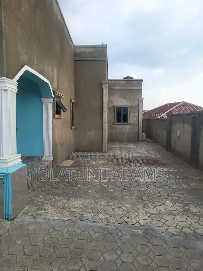 3bdrm Bungalow in Ayekale, Osogbo for sale