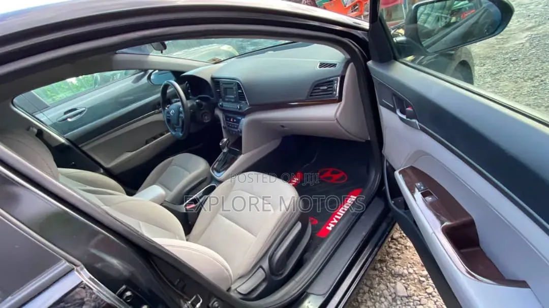 Hyundai Elantra 2017 Black