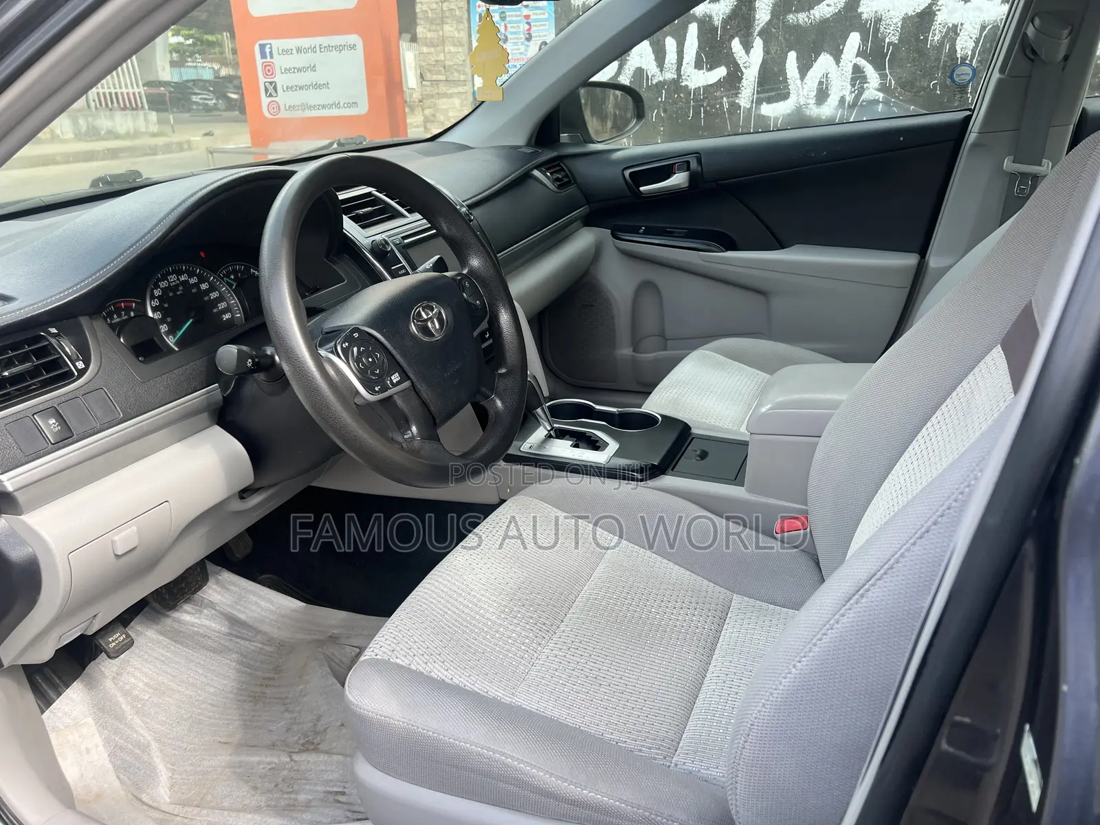 Toyota Camry LE 4dr Sedan (2.5L 4cyl 6A) 2013 Gray