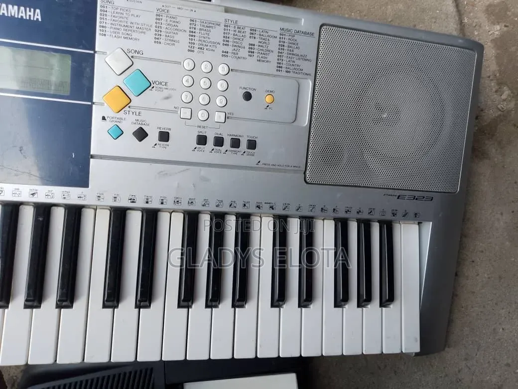 PSR E323 Yamaha Keyboard