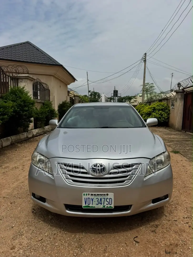 Toyota Camry 2009 Silver