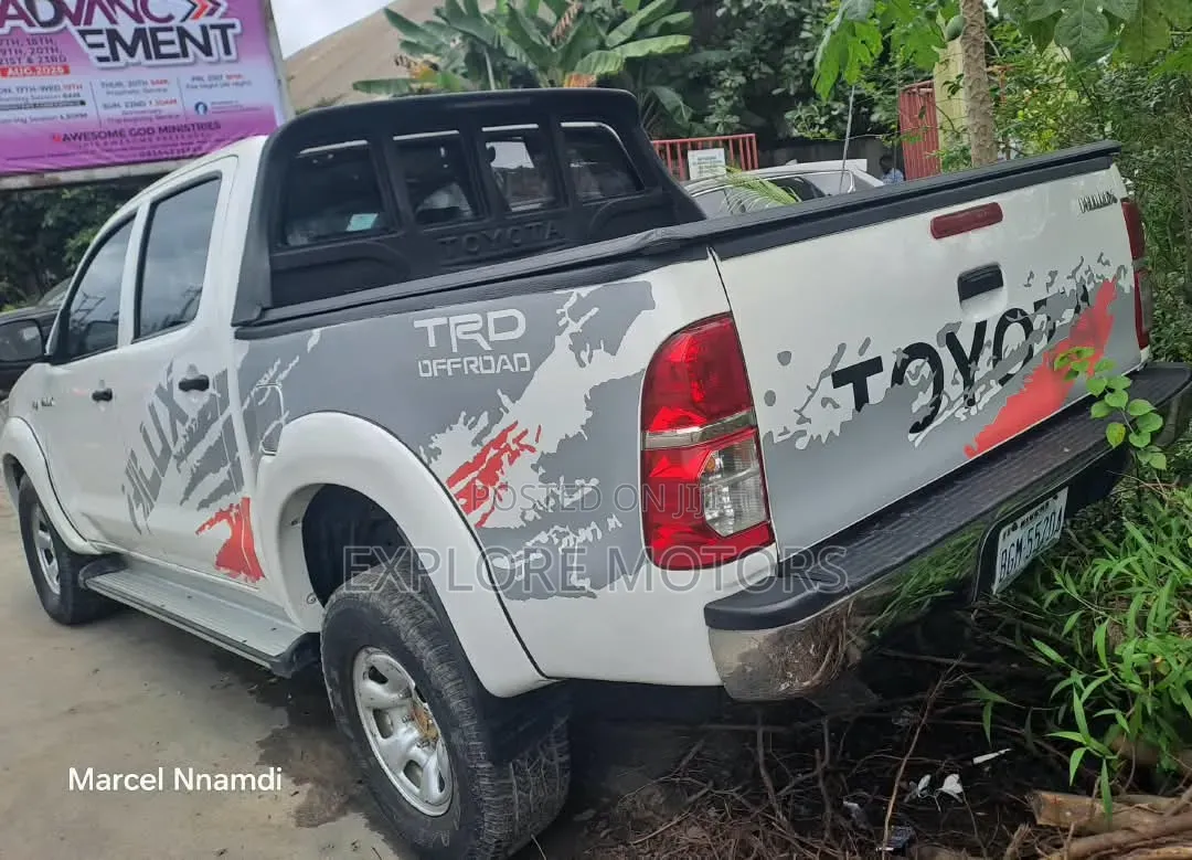Toyota Hilux 2010 White