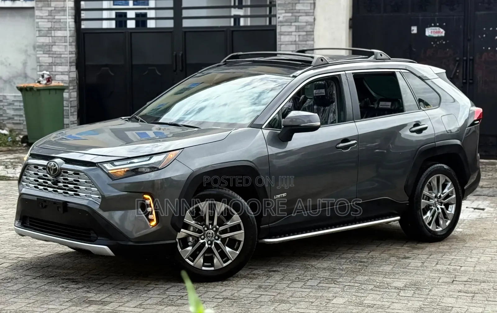 Toyota RAV4 Limited AWD 2020 Gray