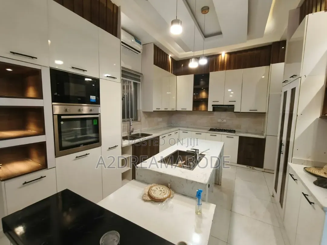Furnished 3bdrm Apartment in Ikeja Gra for rent