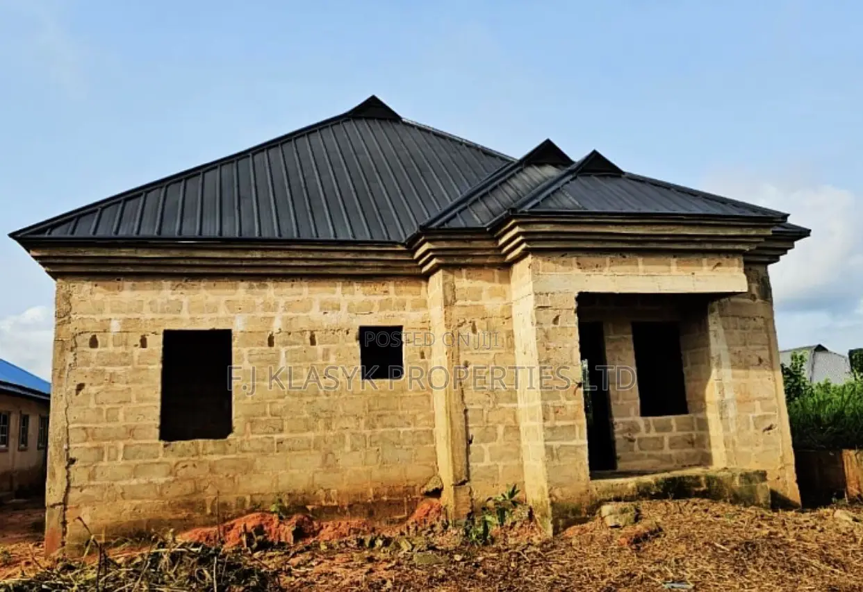 2bdrm Block of Flats in Benin City for sale