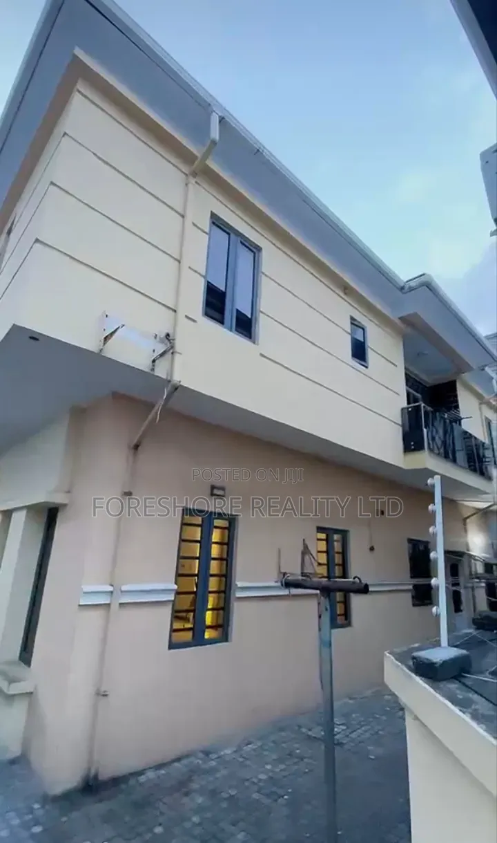 5bdrm House in Agungi for sale
