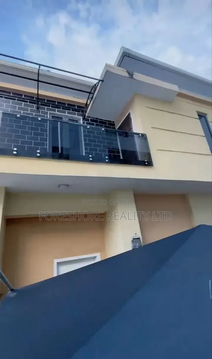 5bdrm House in Agungi for sale