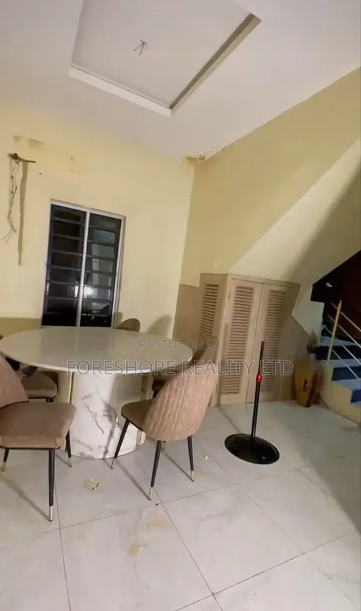5bdrm House in Agungi for sale