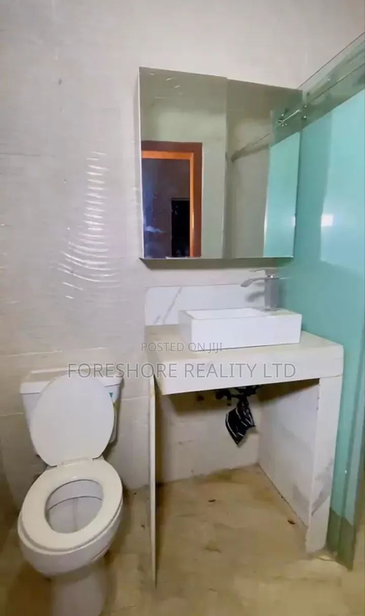 5bdrm House in Agungi for sale