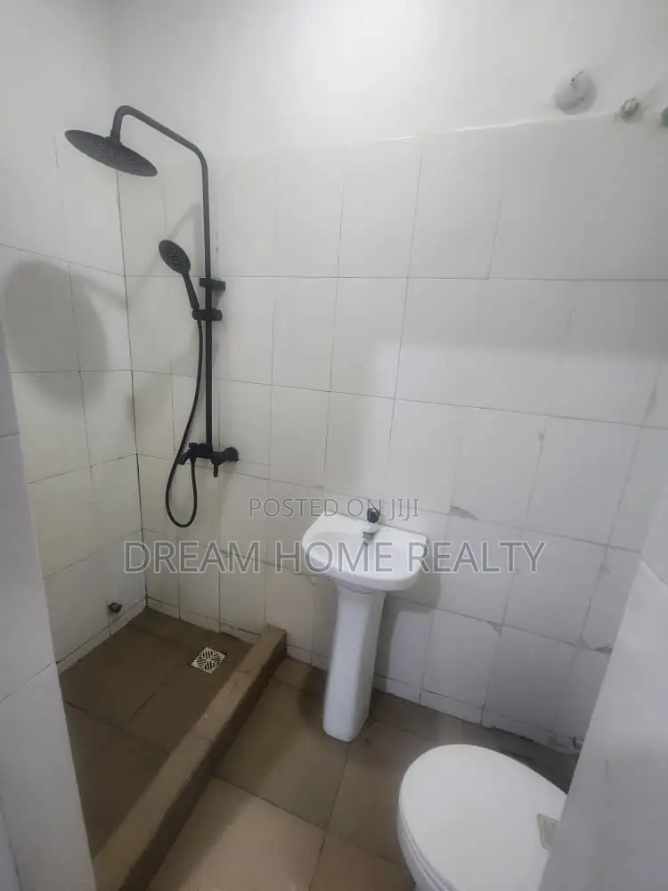 Studio Apartment in West Gate Estate, Ologolo for rent