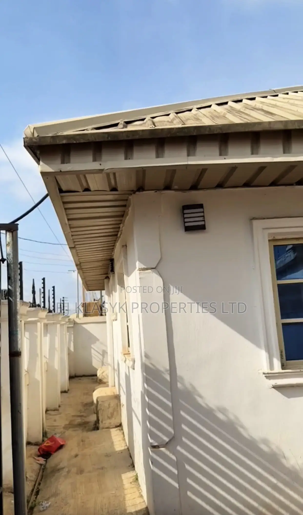 8bdrm Block of Flats in Benin City for sale