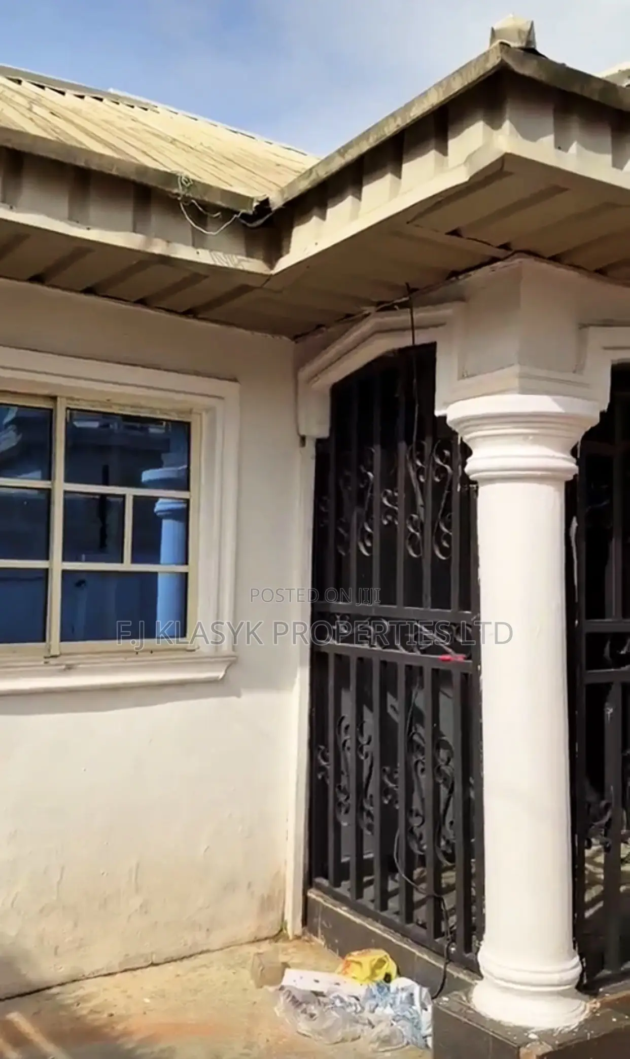 8bdrm Block of Flats in Benin City for sale