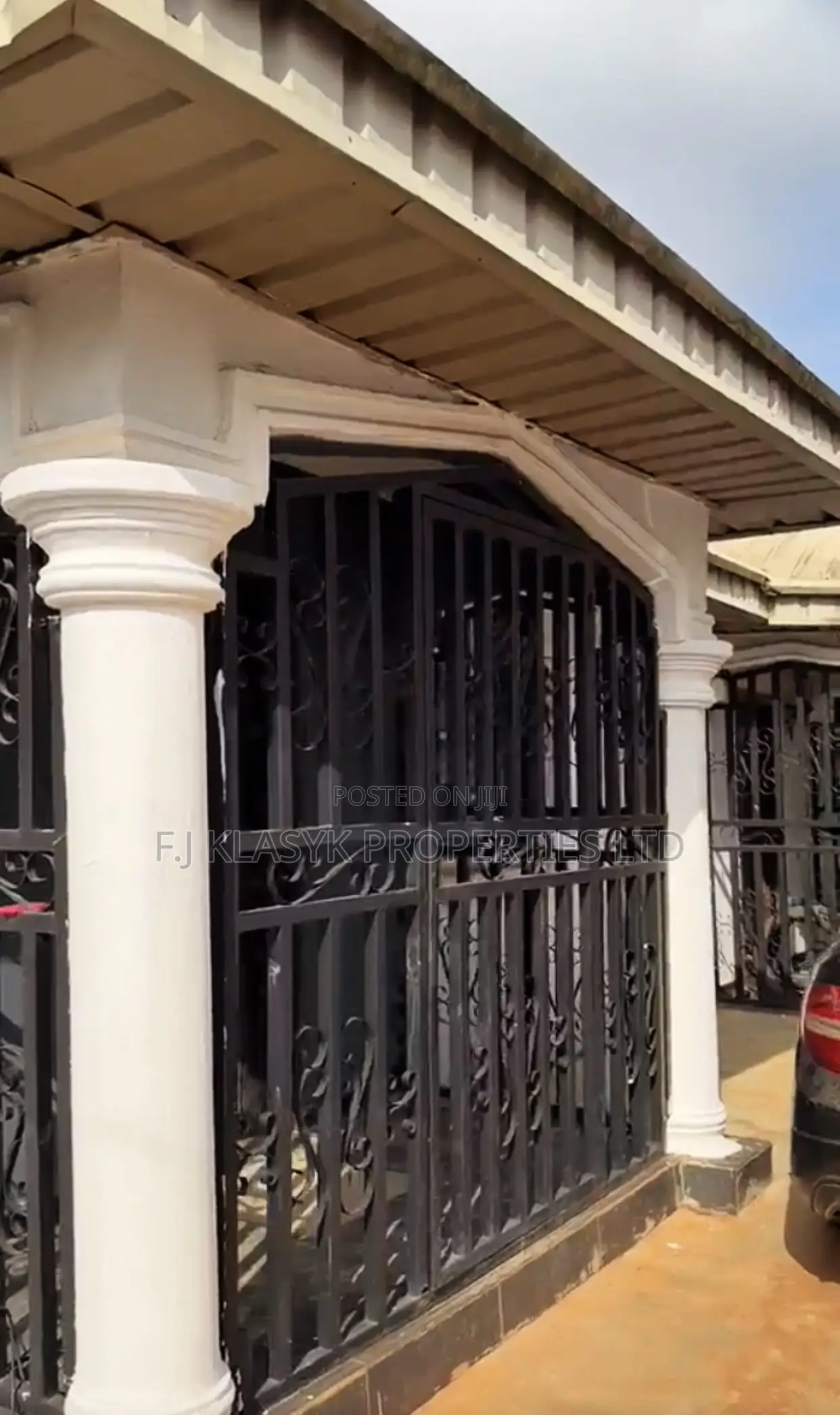 8bdrm Block of Flats in Benin City for sale
