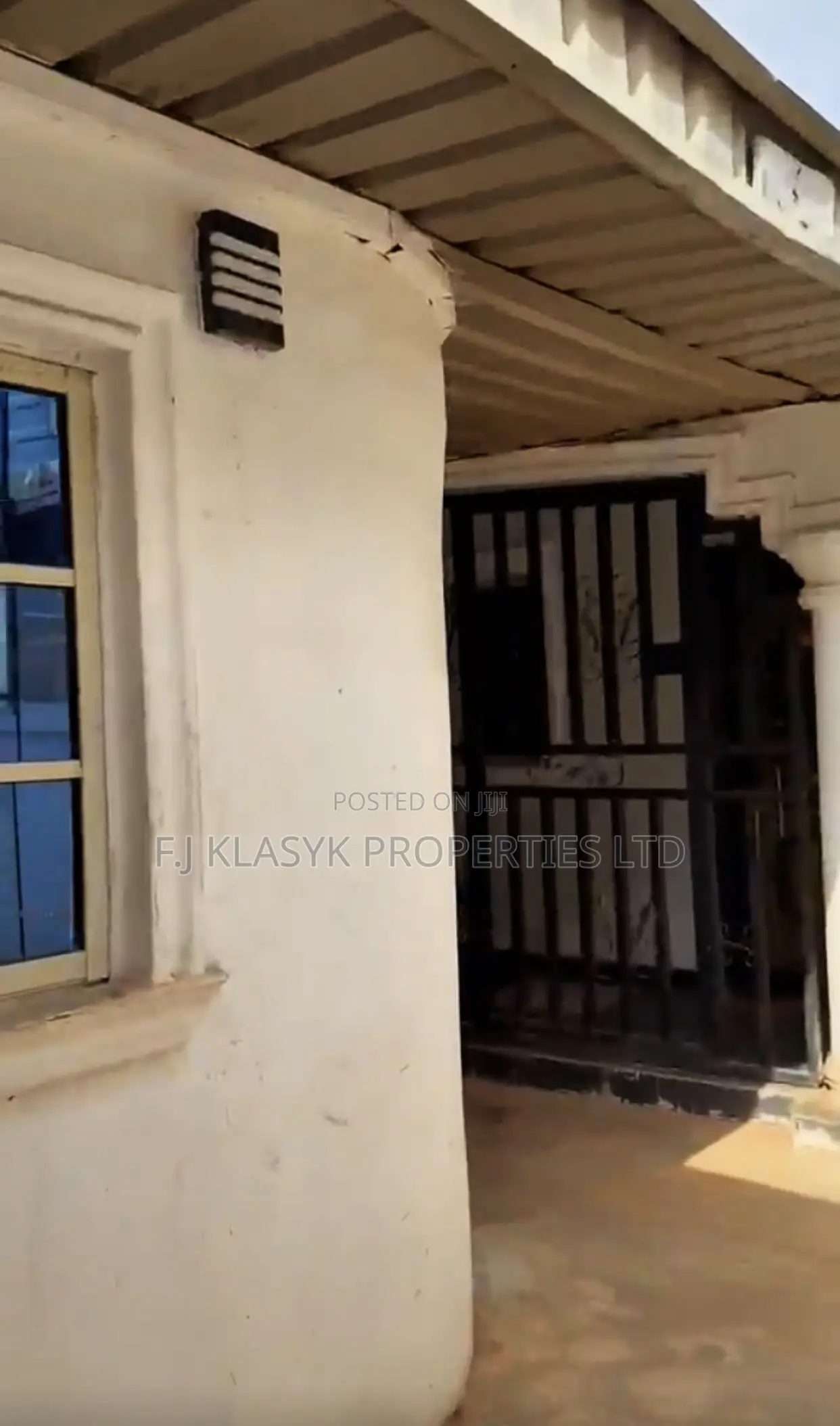8bdrm Block of Flats in Benin City for sale