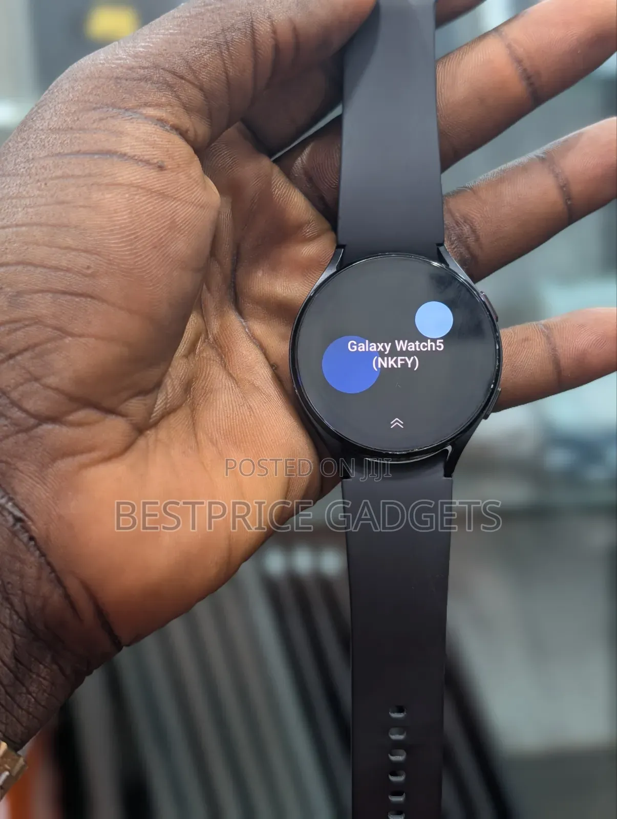 Samsung Watch 5
44mm Size 
Black Colour 
Good Condition
With Charger