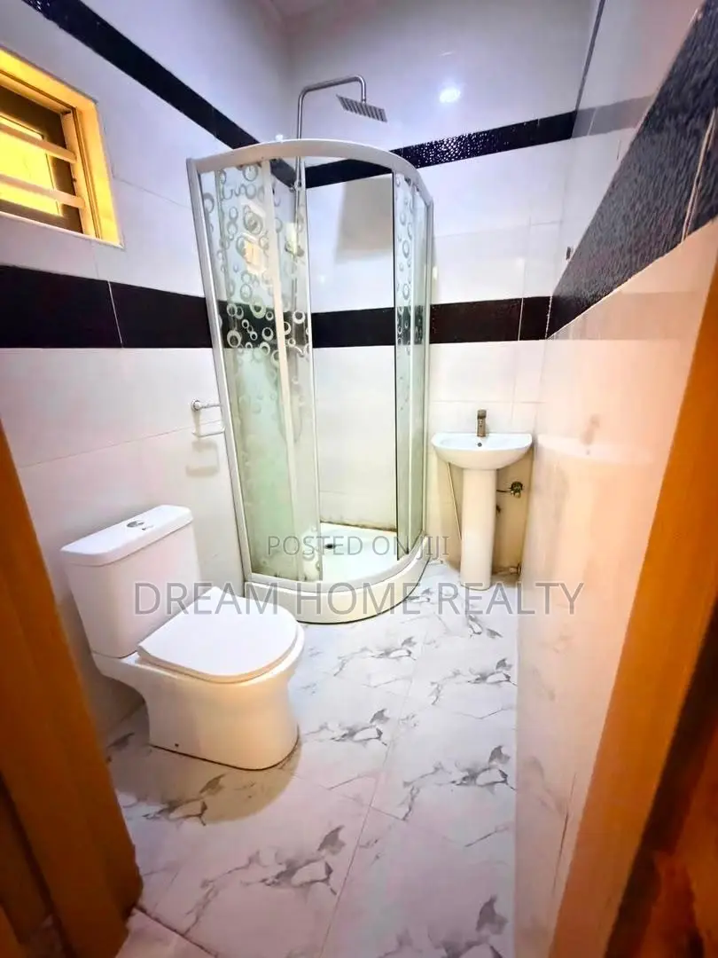 Mini Flat in Ikota for rent