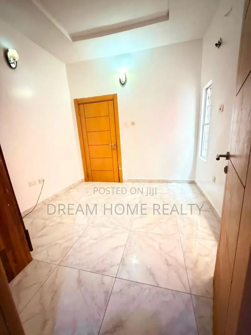 Mini Flat in Ikota for rent