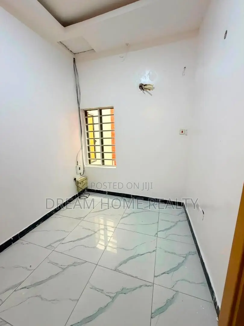 Mini Flat in Ikota for rent