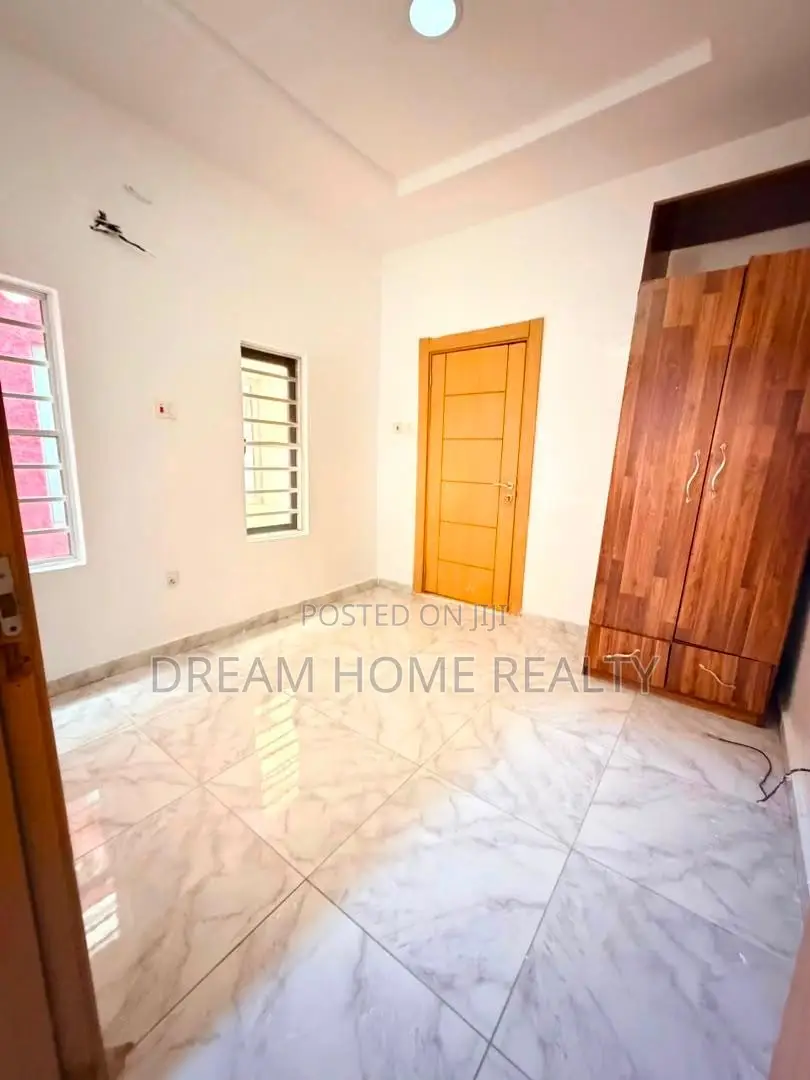 Mini Flat in Ikota for rent