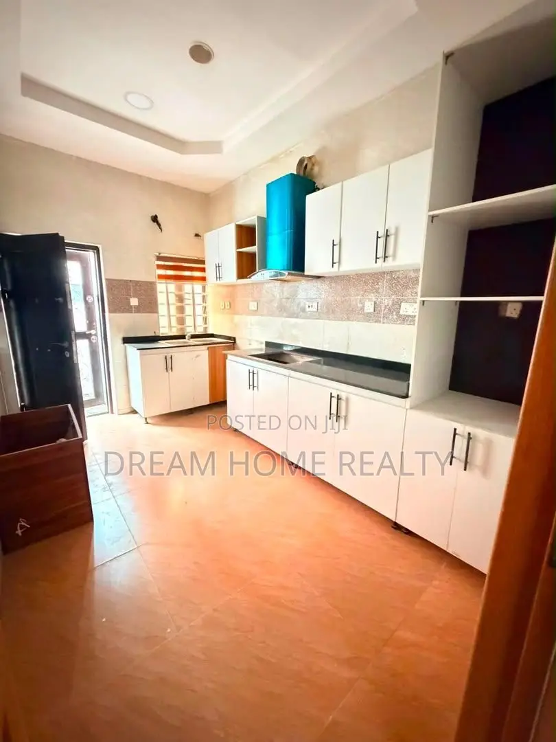 Mini Flat in Ikota for rent