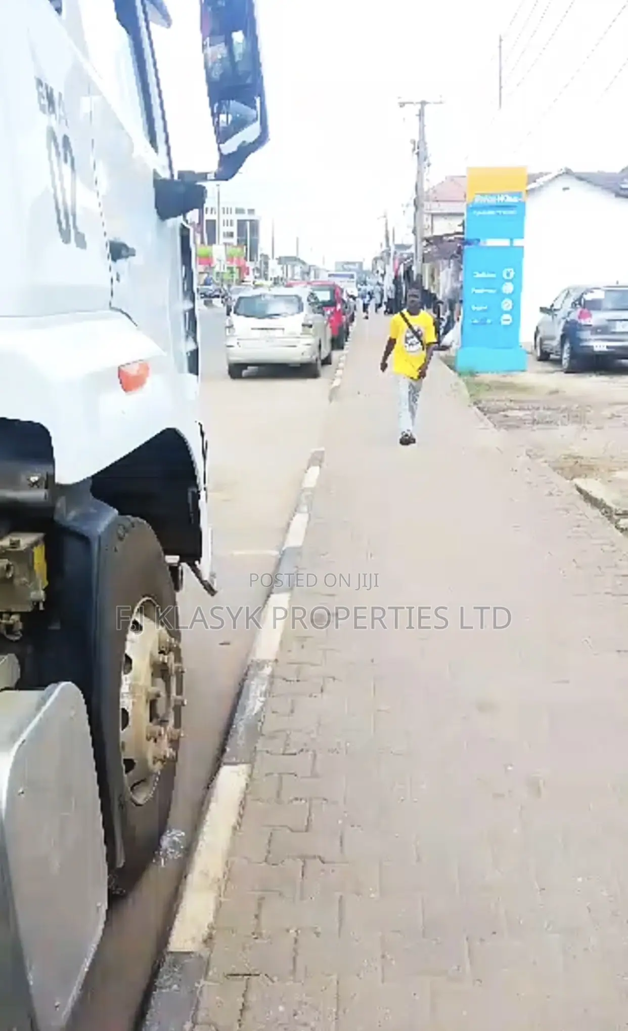 Along Akpakpava Road Former Mr Biggs