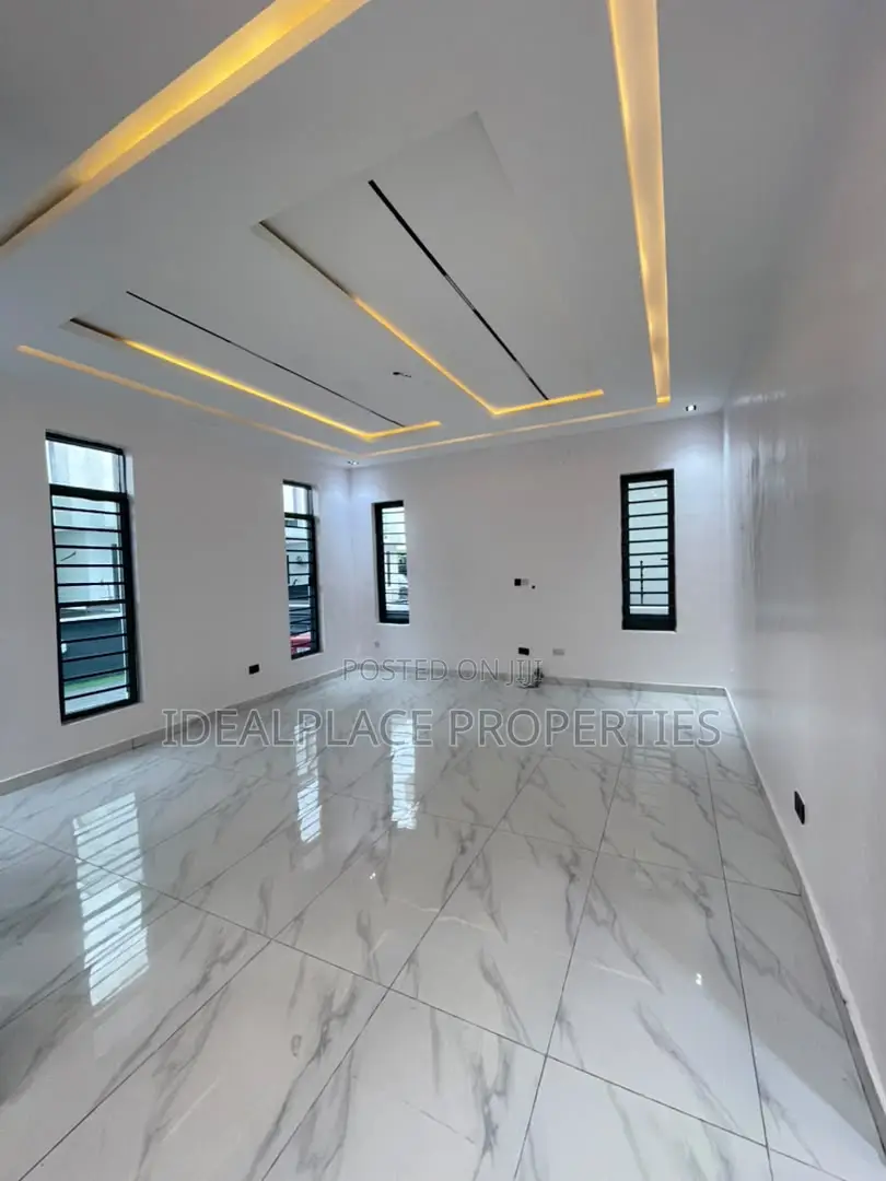 5bdrm Duplex in Idado for sale
