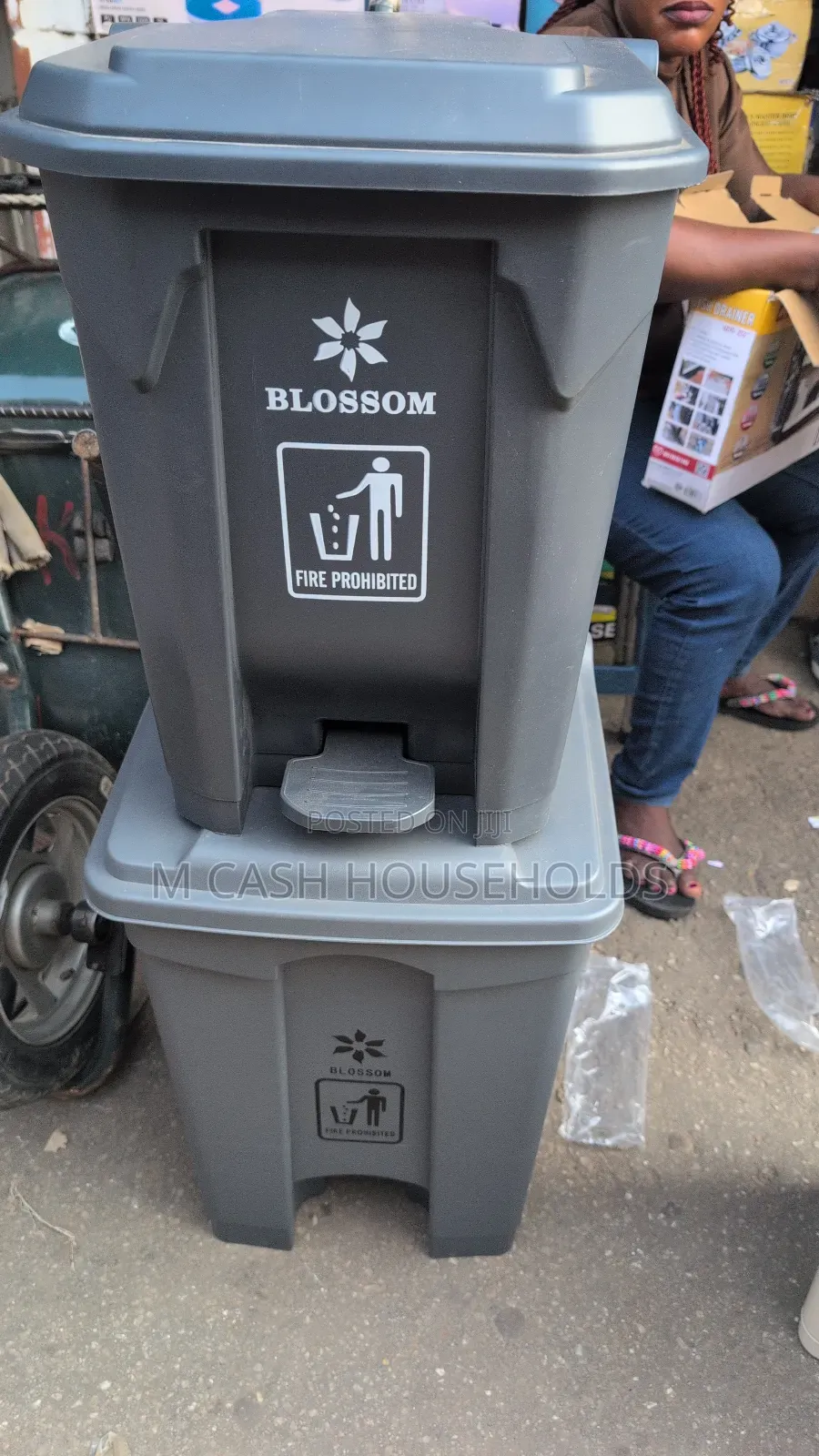 40liters Quality Plastic Pedal Waste Bins With a Foot -Operated
