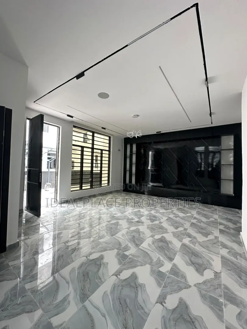 4bdrm Duplex in Lekki for sale